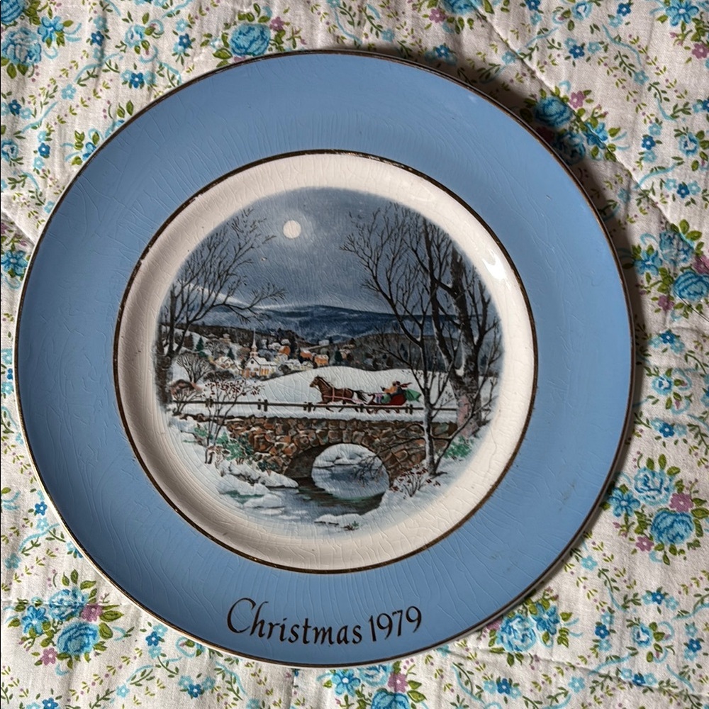 Vintage Christmas 1979 Decorative Plate